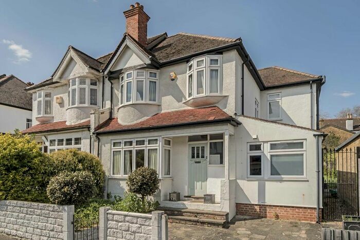 4 Bedroom Property To Rent In Rosedene Avenue, London, SW16