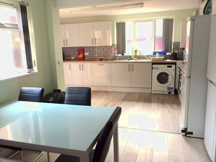 8 Bedroom Terraced House To Rent In Lenton Boulevard, Nottingham, NG7