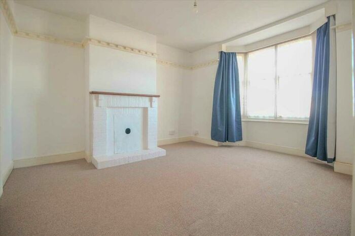 1 Bedroom Apartment To Rent In Finedon Road, Wellingborough, NN8