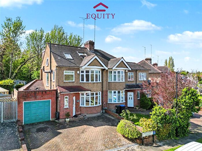 4 Bedroom Semi Detached House For Sale In Whitethorn Gardens, Enfield, EN2