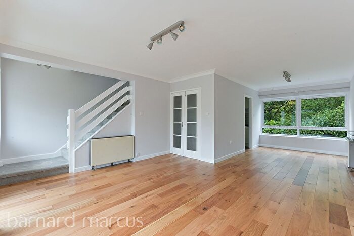 4 Bedroom Town House To Rent In Park Gate, Mount Avenue, Ealing, W5