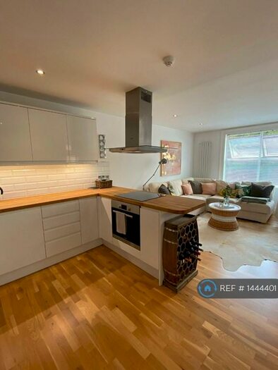 2 Bedroom Flat To Rent In Cavendish Road, Clapham, SW12
