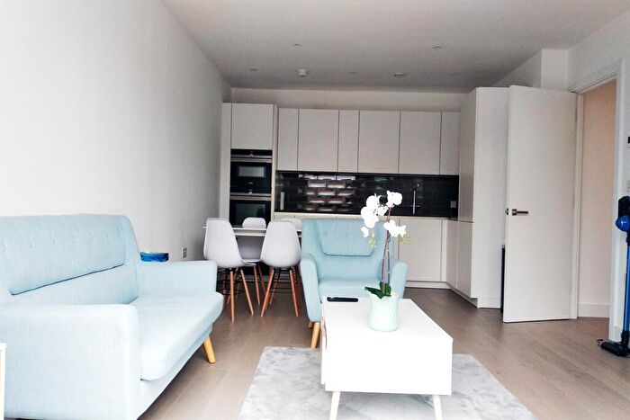 2 Bedroom Apartment To Rent In Gatsby Apartments, E1