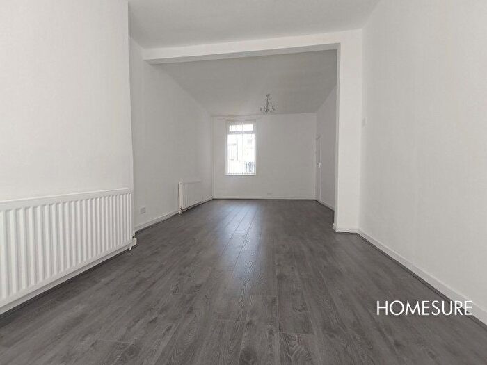 2 Bedroom Flat To Rent In Brae Street, Liverpool, Merseyside, L7