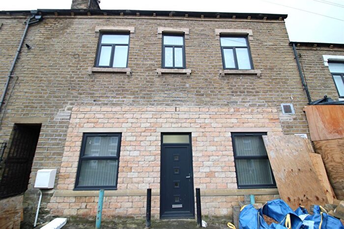 3 Bedroom End Of Terrace House To Rent In Thornton Lodge Road, Thornton Lodge, Huddersfield, HD1