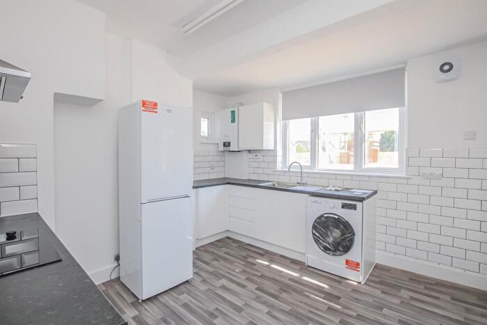 2 Bedroom Flat To Rent In Buckingham Court, Watford Way, Hendon, NW4