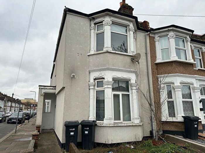 1 Bedroom Flat To Rent In New Road, Ilford, Essex, IG3