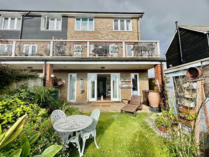 3 Bedroom End Of Terrace House For Sale In Waterside Close, Faversham, ME13