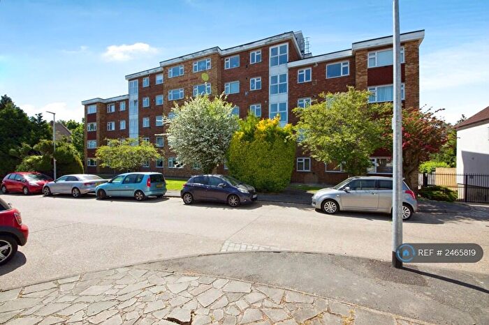 2 Bedroom Flat To Rent In Durham Avenue, Woodford Green, IG8