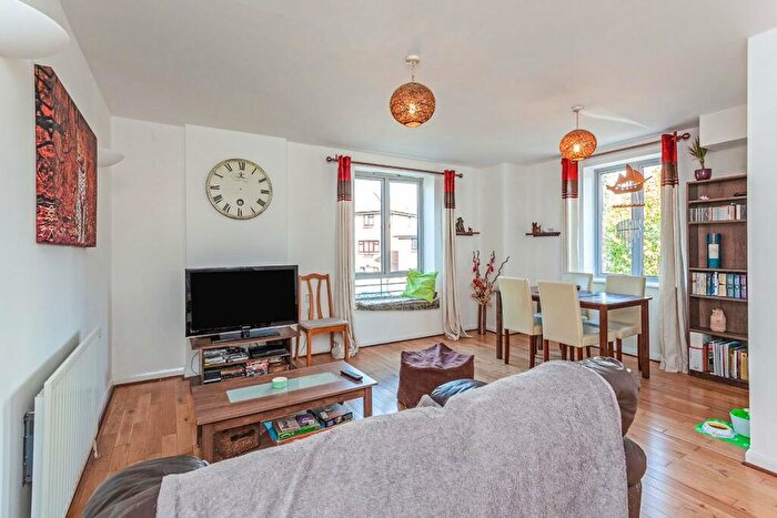 2 Bedroom Flat To Rent In Trim Street, London, SE14