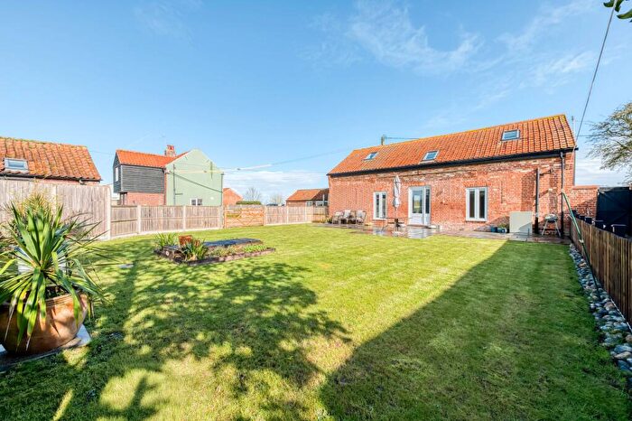 4 Bedroom Barn Conversion For Sale In Calthorpe Street, Ingham, NR12