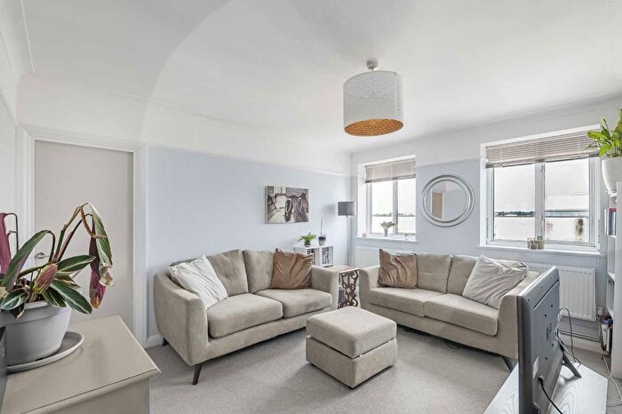 2 Bedroom Flat For Sale In Tooting High Street, Tooting, SW17