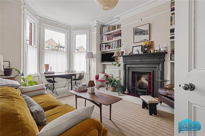 2 Bedroom Apartment For Sale In Sutton Road, London, N10