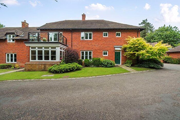 2 Bedroom Retirement Property For Sale In Badsworth Gardens, Newbury, RG14