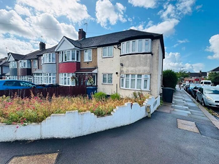 1 Bedroom Maisonette For Sale In Castle Road, Northolt, UB5