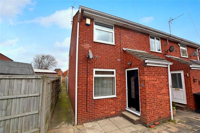 2 Bedroom Town House To Rent In Richmond Close, Morley, Leeds, LS27