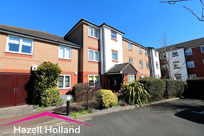 1 Bedroom Flat For Sale In Kennett Court, Oakleigh Close, Swanley, BR8