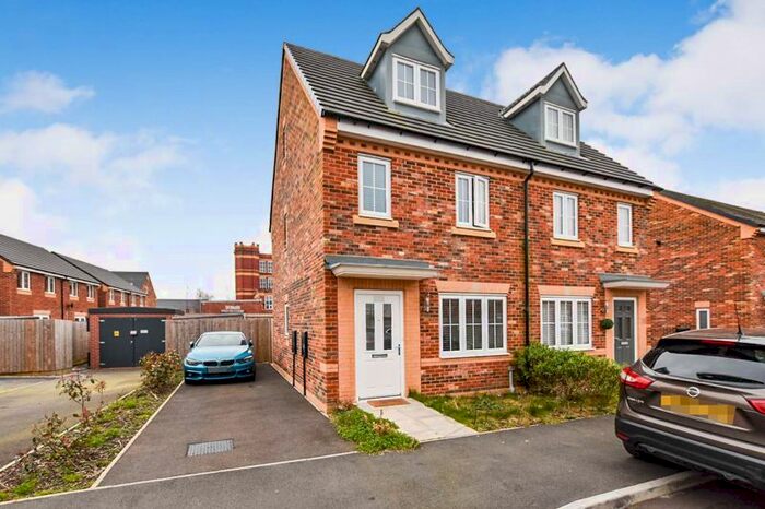 3 Bedroom Semi-Detached House For Sale In Mill Lane, Coppull, Chorley, PR7