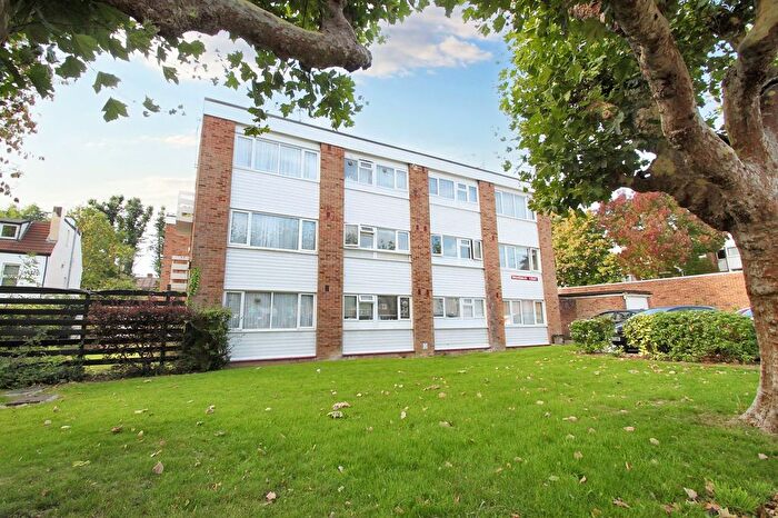 1 Bedroom Flat For Sale In Broadmead Road, Woodford Green, IG8