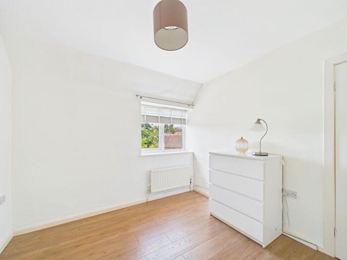 3 Bedroom End Of Terrace House For Sale In Andover Road, Nottingham, NG5