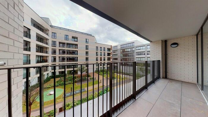 3 Bedroom Flat To Rent In Hackney Road, London, E2