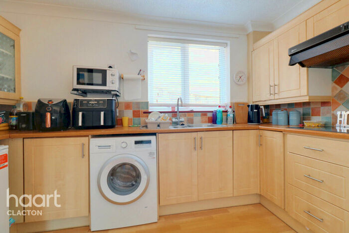 2 Bedroom Apartment For Sale In Wash Lane, Clacton-On-Sea, CO15