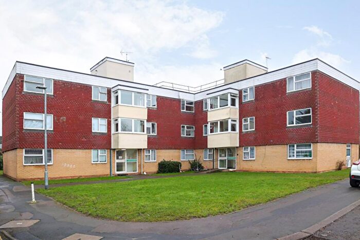 2 Bedroom Flat For Sale In Langdale Gardens, Earley, Reading, Berkshire, RG6