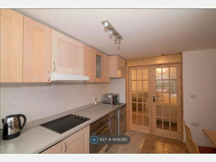 1 Bedroom Flat To Rent In Gomm Road, London, SE16