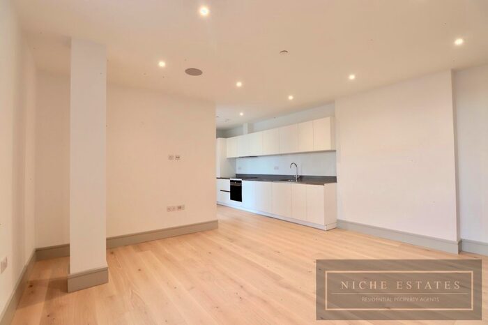 1 Bedroom Flat To Rent In Kingsway, London, N12