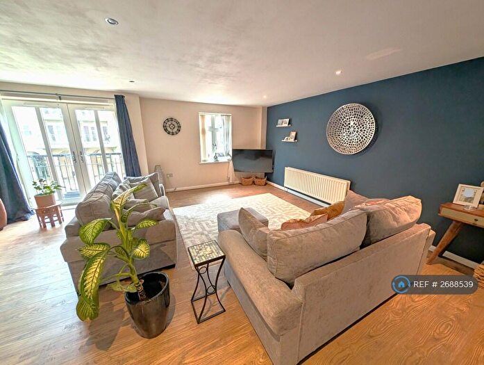 2 Bedroom Flat To Rent In Waterside, Shirley, Solihull, B90