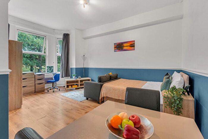 1 Bedroom Terraced House To Rent In Hyde Park Road, Leeds, LS6