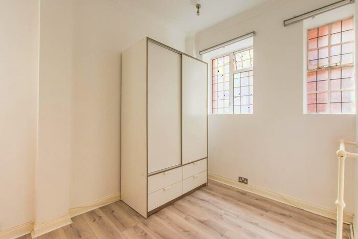 2 Bedroom Flat For Sale In Wellington Road, St John's Wood, London, NW8