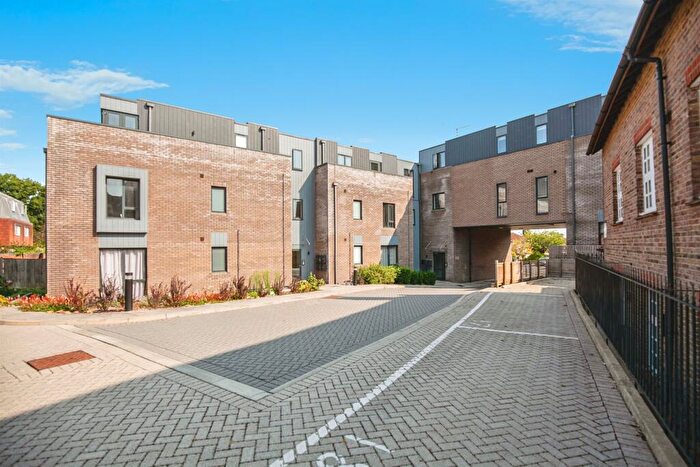 2 Bedroom Apartment To Rent In Syresham Gardens, Haywards Heath, RH16