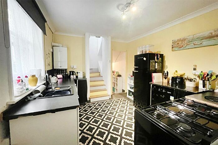 1 Bedroom Apartment For Sale In South Terrace, Littlehampton, West Sussex, BN17