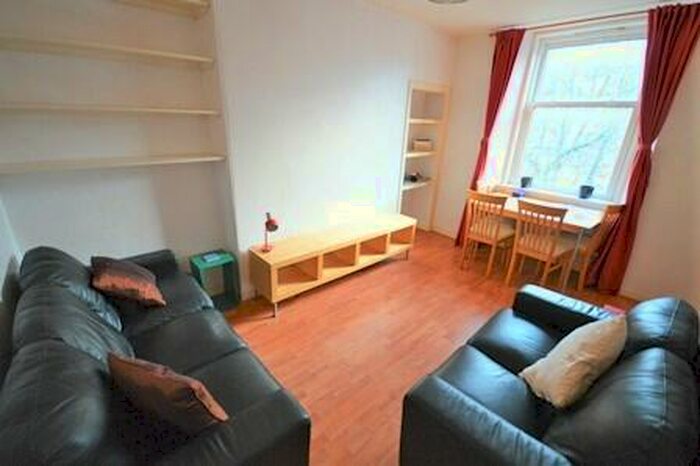 2 Bedroom Flat To Rent In L &# Buccleuch Street, Edinburgh, EH8
