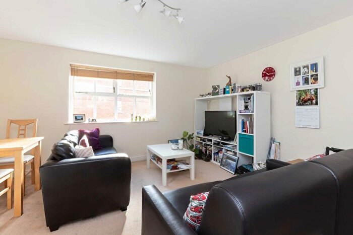 2 Bedroom Flat To Rent In Massingberd Way, London, SW17