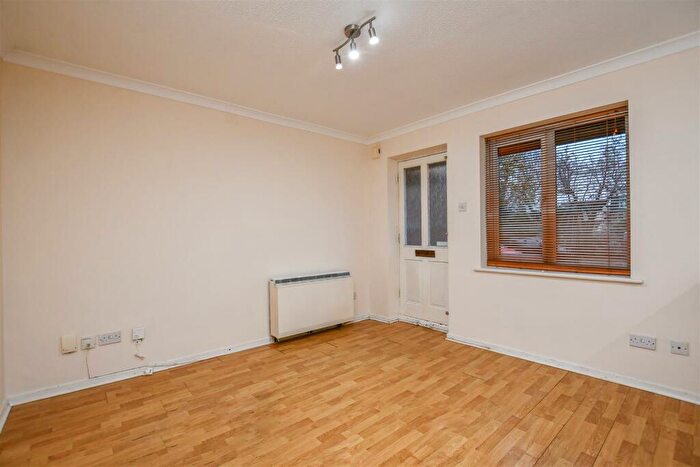 1 Bedroom Flat For Sale In Regency Court, Burleigh Road, St. Albans, AL1
