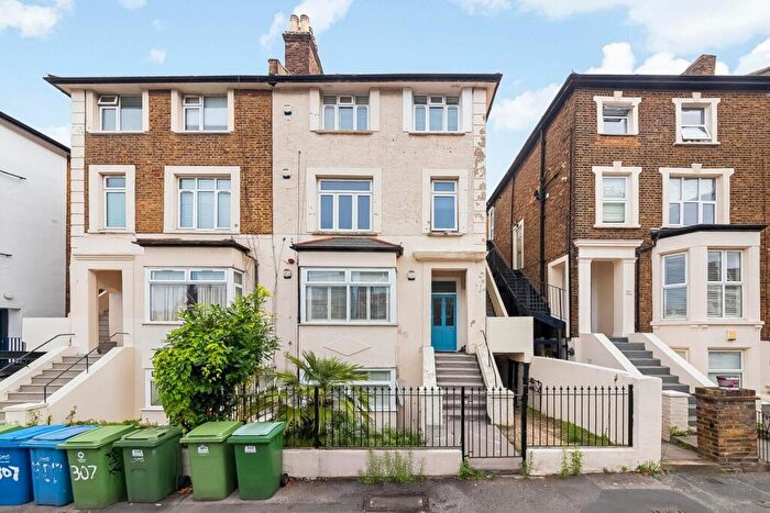2 Bedroom House To Rent In Lordship Lane, East Dulwich, London, SE22