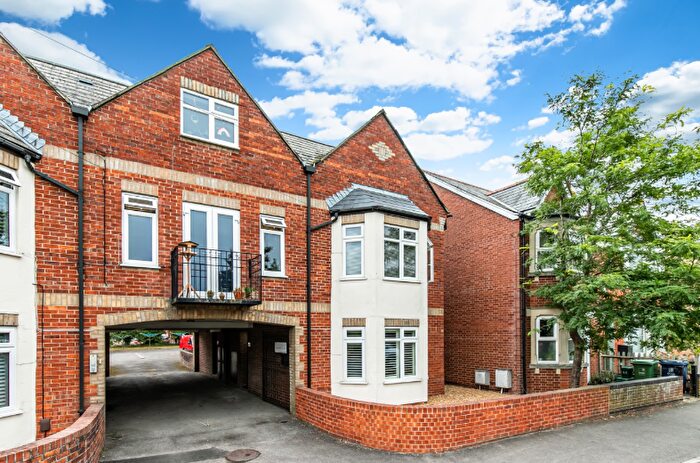 2 Bedroom Flat To Rent In Flat, Crescent Court, Crescent Road, Oxford, OX4