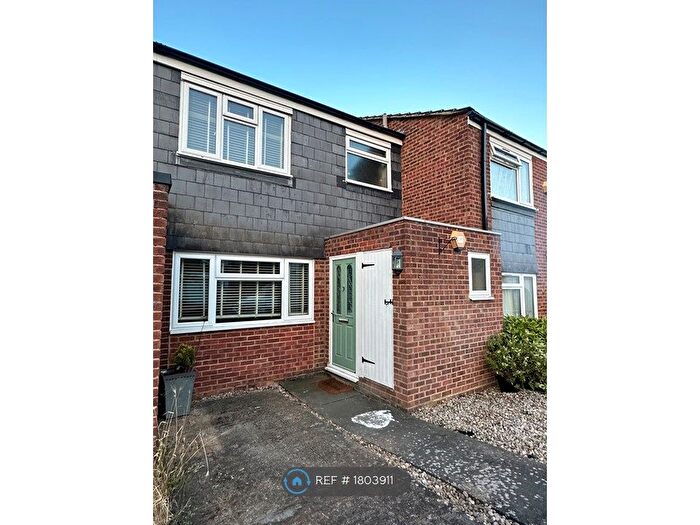 3 Bedroom Terraced House To Rent In Dumbleton Close, Kingston Upon Thames, KT1