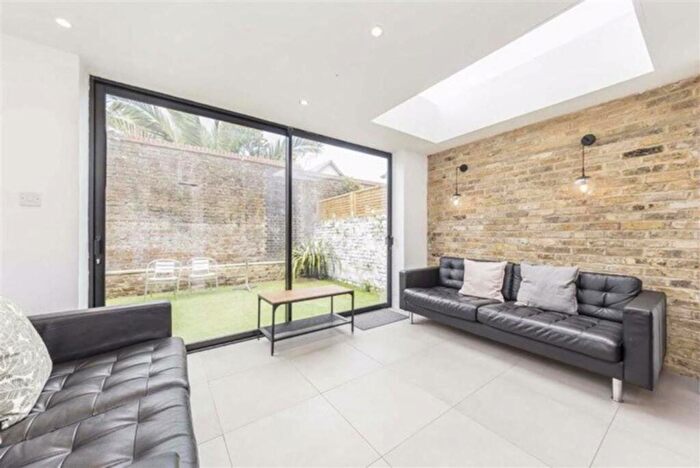 4 Bedroom Terraced House To Rent In Henshaw Street, Elephant And Castle, London, SE17