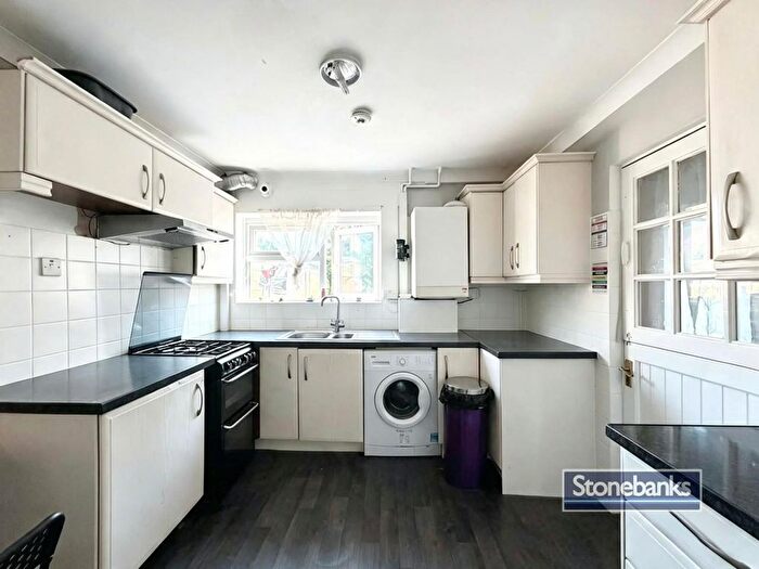 5 Bedroom Semi-Detached House To Rent In Nine Elms Avenue, Uxbridge, UB8