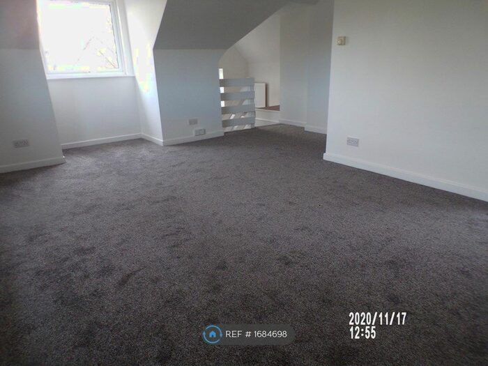 2 Bedroom Flat To Rent In Cossington Road, Westcliff-On-Sea, SS0