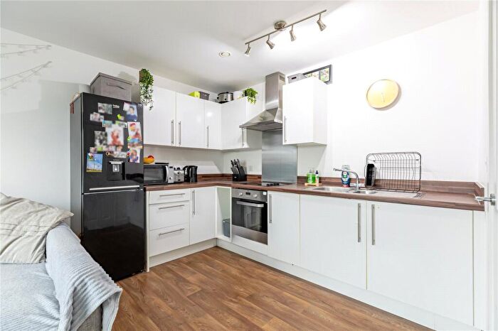 1 Bedroom Apartment For Sale In Hackwood House, Kingman Way, Newbury, Berkshire, RG14