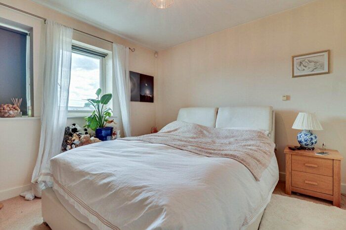 2 Bedroom Flat For Sale In Cornmill View, Horsforth, Leeds, West Yorkshire, LS18