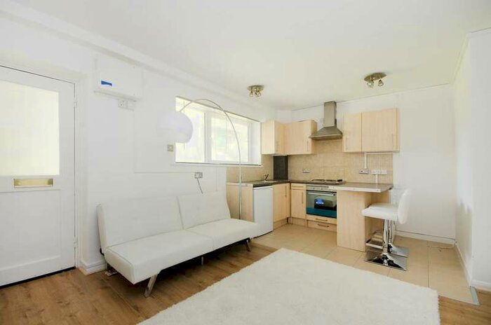 2 Bedroom Flat To Rent In Victoria Drive, Wimbledon Common, SW19