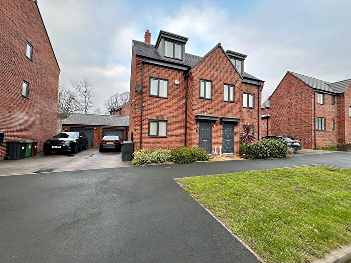 3 Bedroom Semi-Detached House To Rent In Magnolia Road, Seacroft, Leeds, LS14