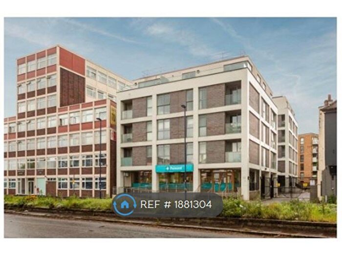 2 Bedroom Flat To Rent In Futura Apartments, Edgware, HA8