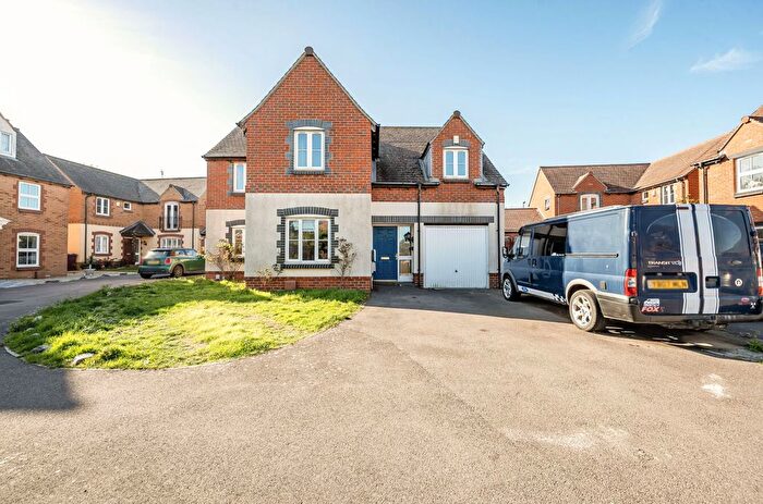 4 Bedroom Detached House For Sale In Robinson Close, Selsey, PO20