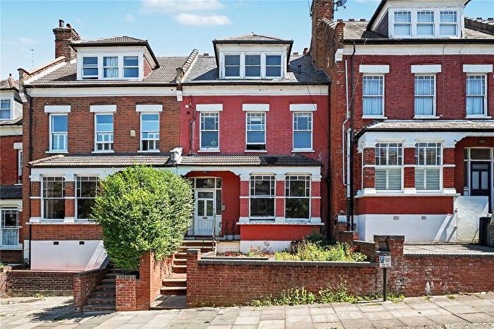 2 Bedroom Flat For Sale In Hillfield Avenue, London, N8